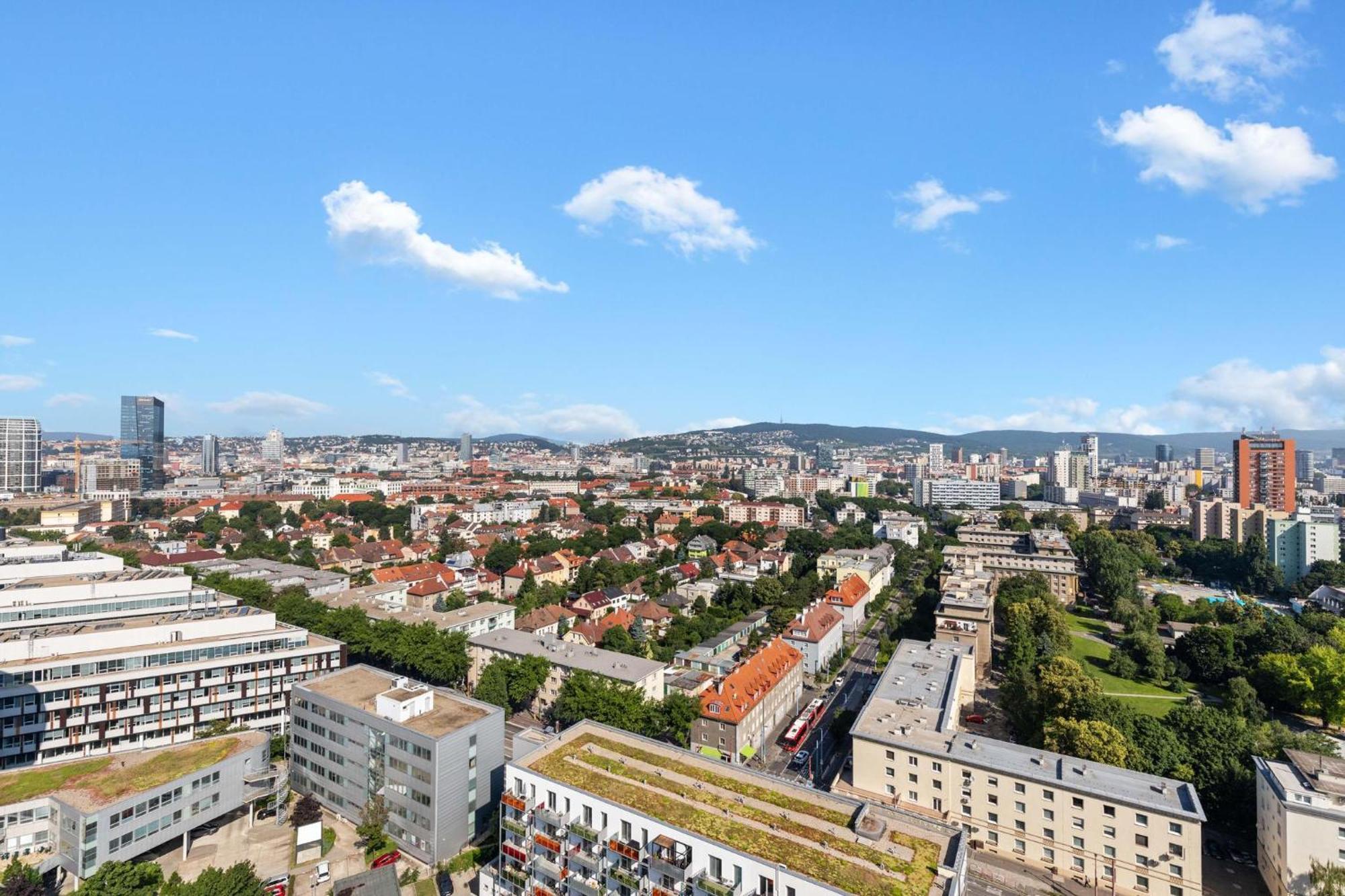 Apartment Sky In - With 2 Parking Places Pressburg