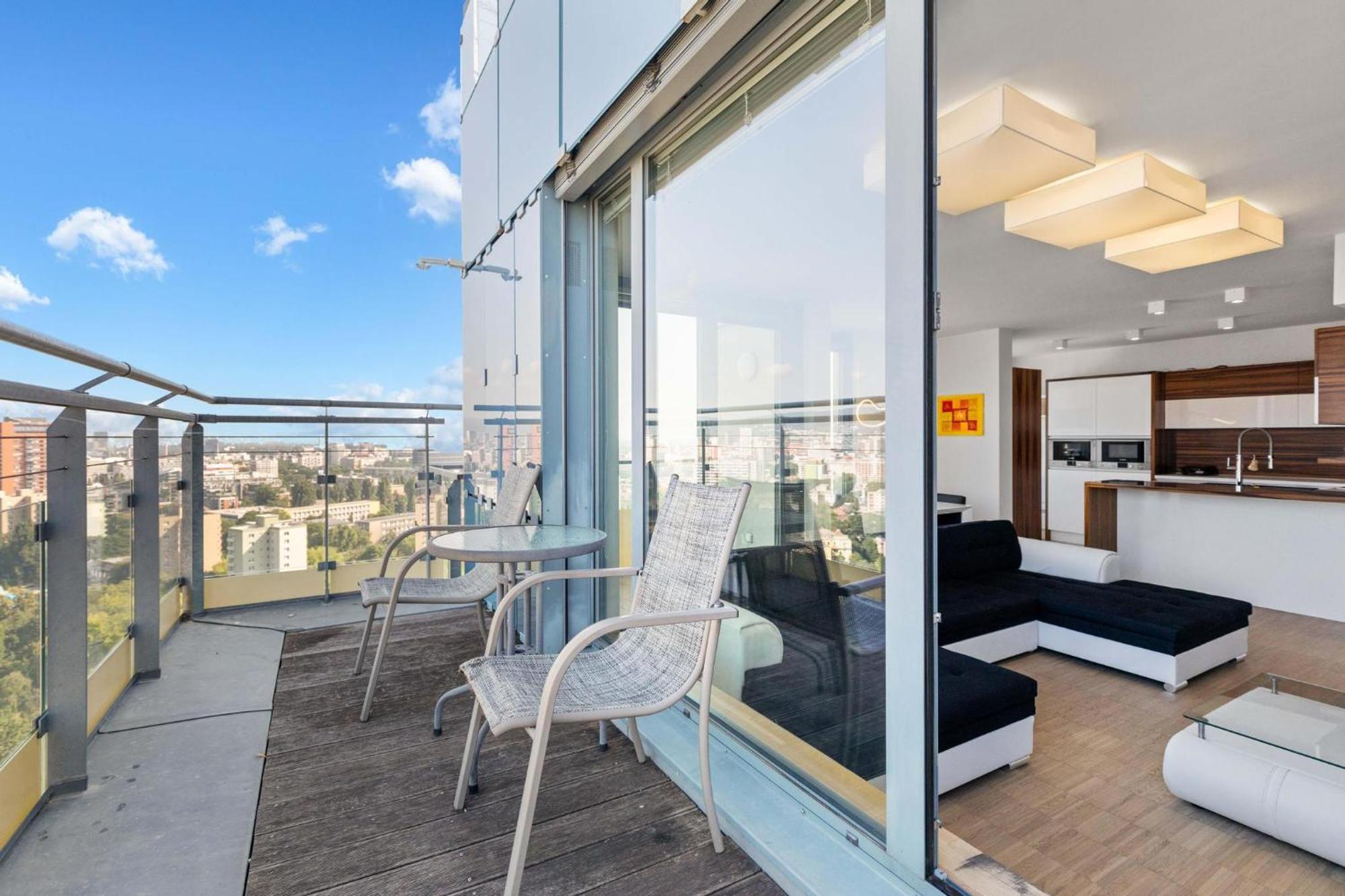 Sky In - With 2 Parking Places * Pressburg